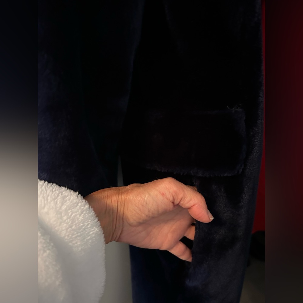 VINTAGE - Luxurious Navy Teddy Coat with Gold Accents - Picture 7 of 8